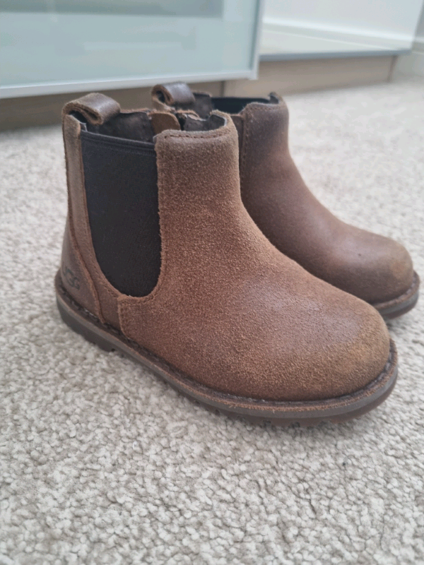 uggs 23.5